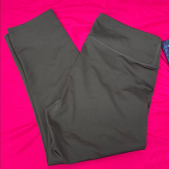 Big Bundle of Yoga Pants - Picture 7 of 16